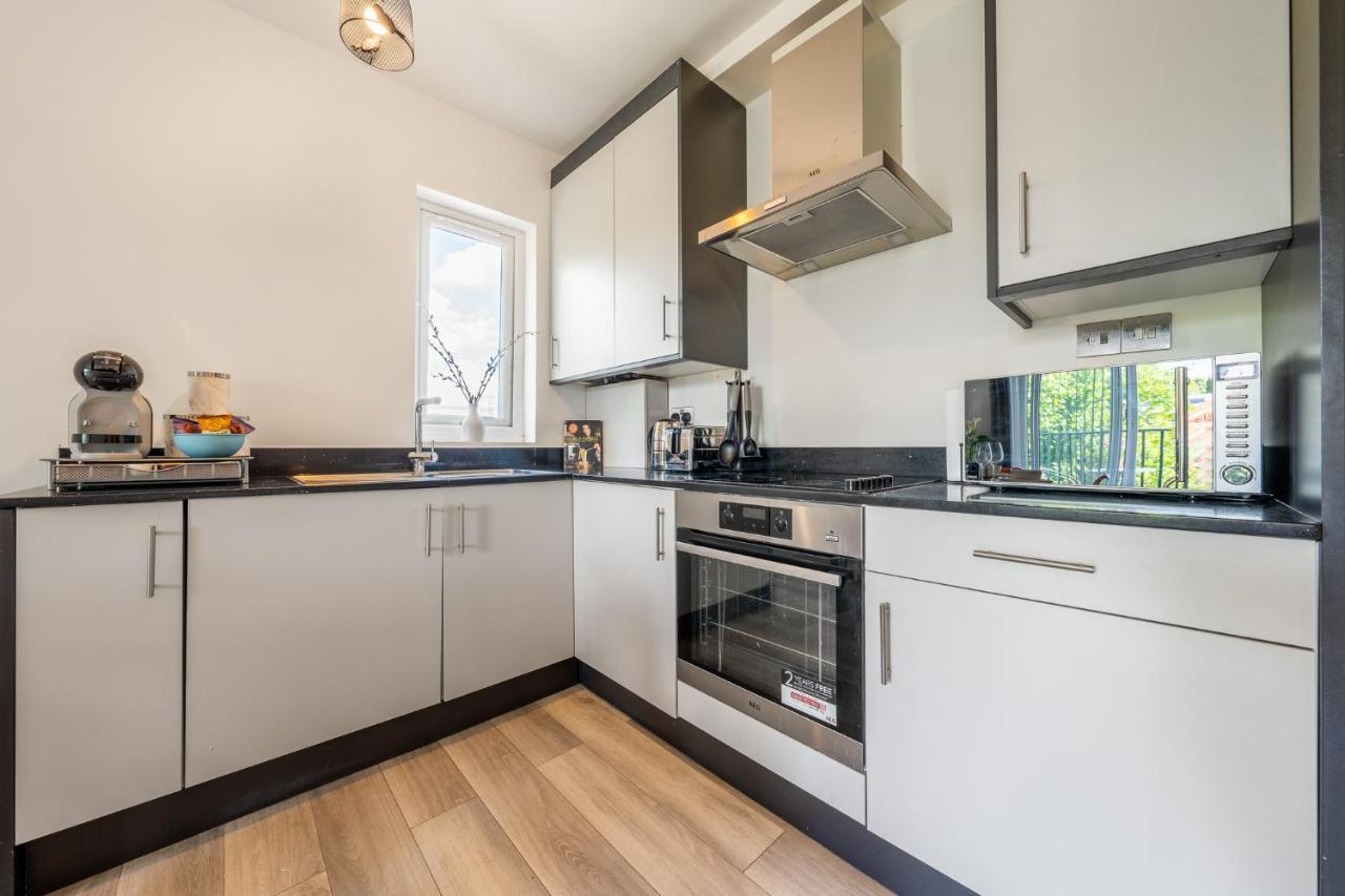 Ferienwohnung Ashview 8 - Heathrow - Business - Free Parking Staines-upon-Thames Exterior foto