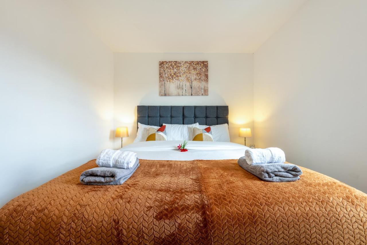 Ferienwohnung Ashview 8 - Heathrow - Business - Free Parking Staines-upon-Thames Exterior foto