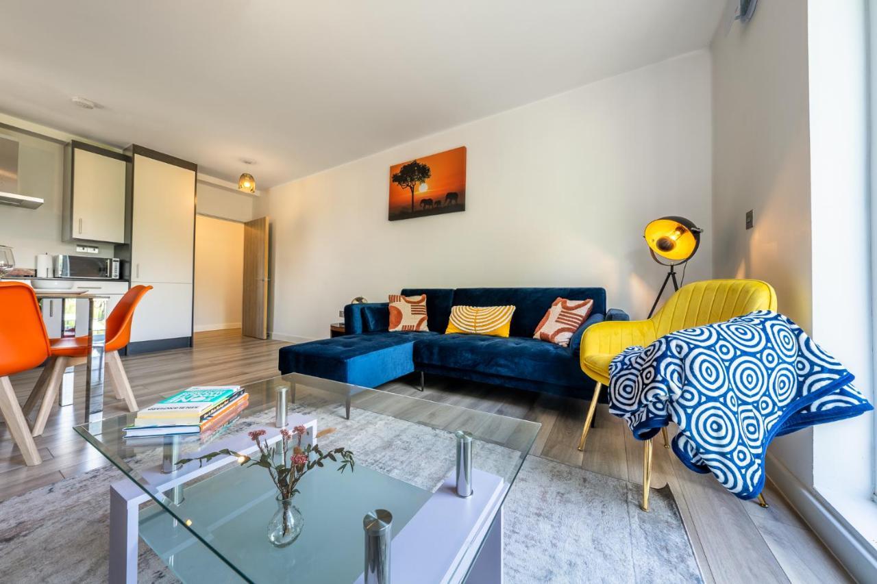 Ferienwohnung Ashview 8 - Heathrow - Business - Free Parking Staines-upon-Thames Exterior foto