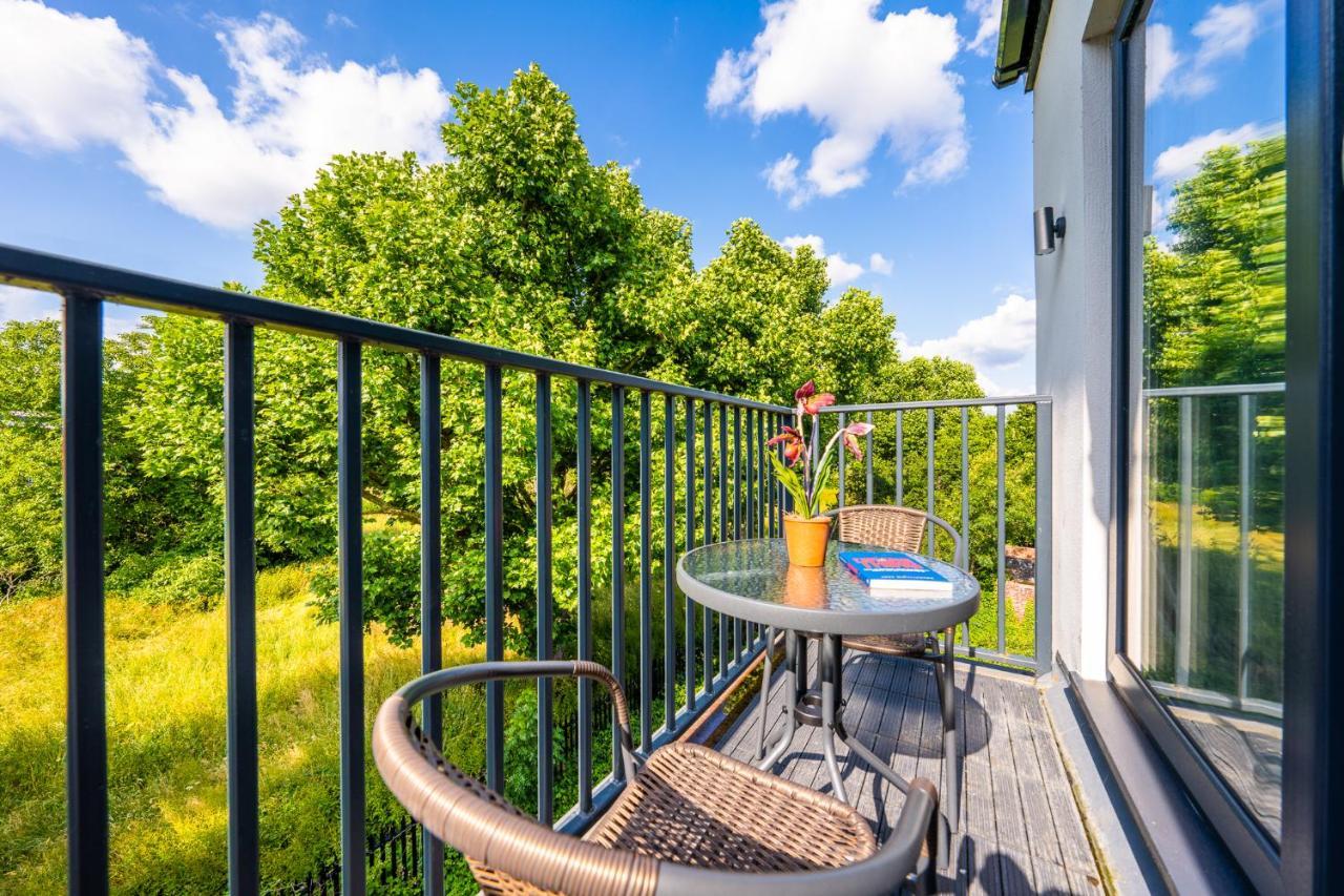 Ferienwohnung Ashview 8 - Heathrow - Business - Free Parking Staines-upon-Thames Exterior foto